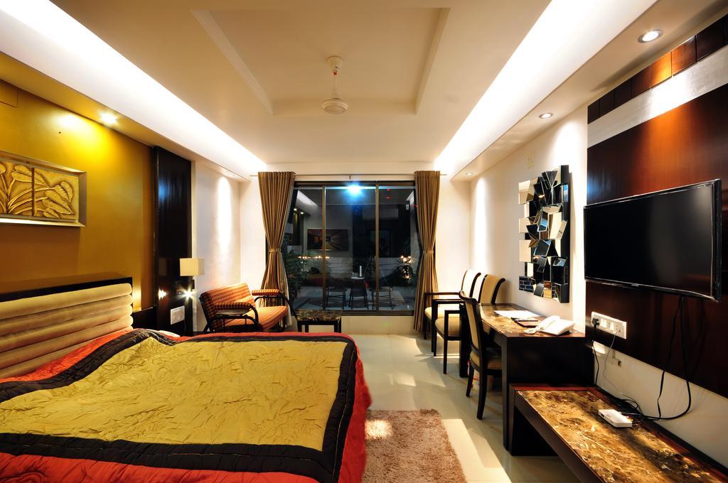 Hotel Surabhi Regency Ānand Rum bild