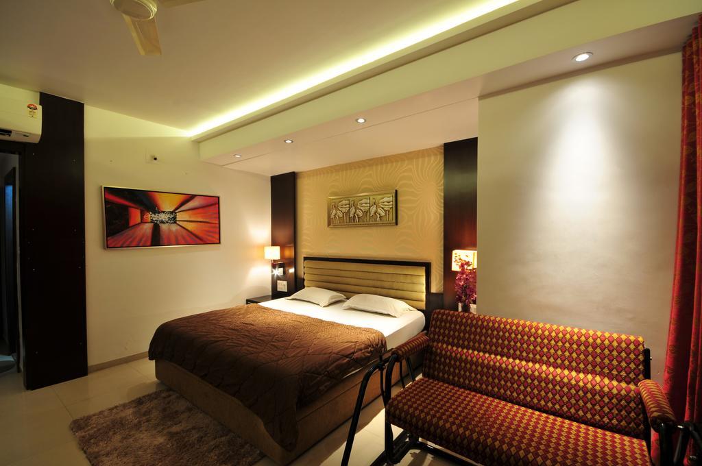 Hotel Surabhi Regency Ānand Rum bild