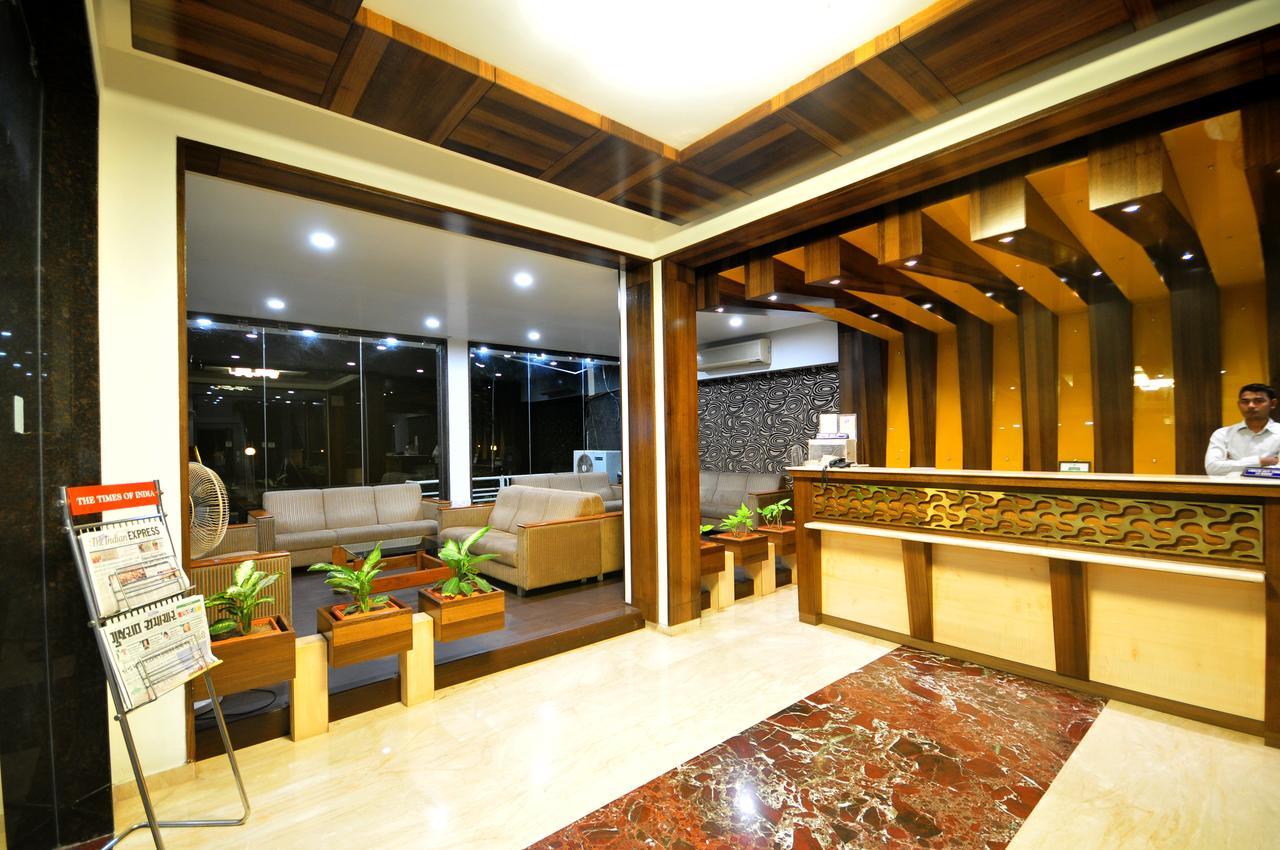 Hotel Surabhi Regency Ānand Exteriör bild